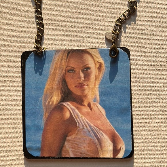 Pamela Anderson Ornament - Picture 1 of 3
